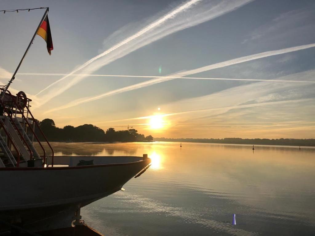 Hausboot Fjord Nordstern Mit Dachterrasse In Schleswig Hotel Exterior photo