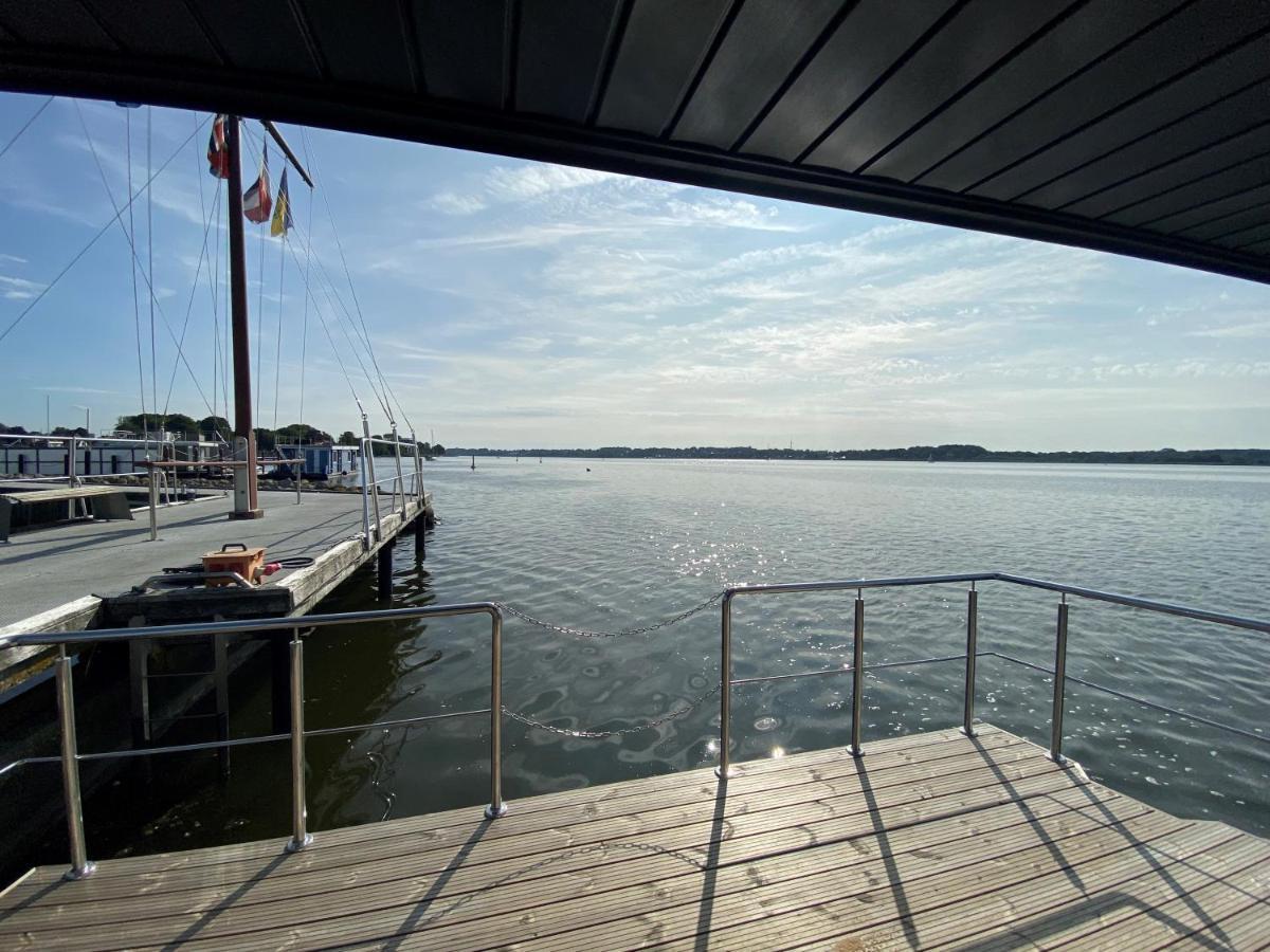 Hausboot Fjord Nordstern Mit Dachterrasse In Schleswig Hotel Exterior photo