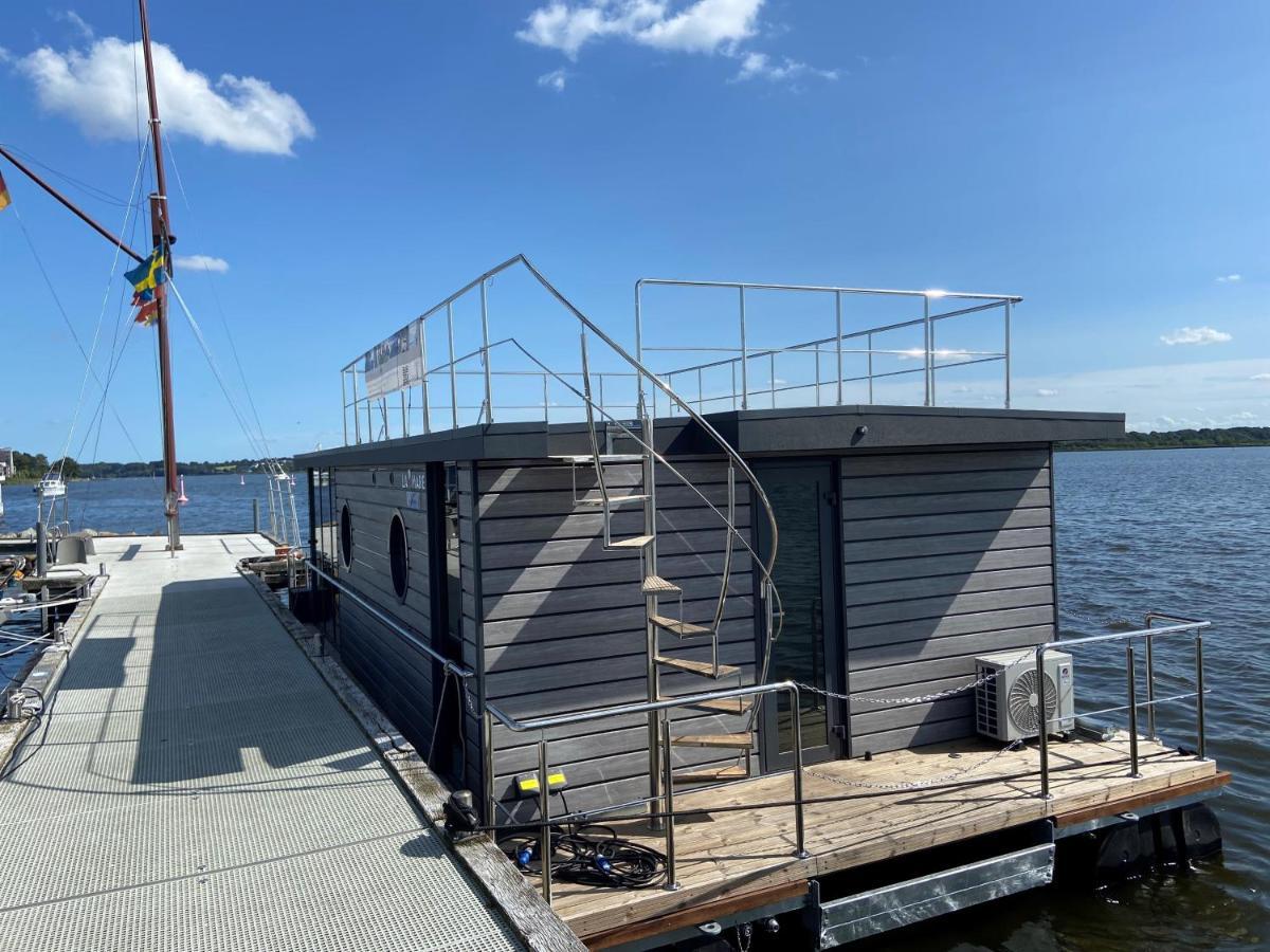 Hausboot Fjord Nordstern Mit Dachterrasse In Schleswig Hotel Exterior photo